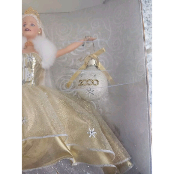 Vintage Celebration Barbie Special 2000 Edition Holiday Barbie w/Ornament NRFB - Picture 4 of 4
